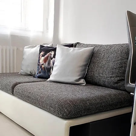 Host Flora * سانريمو